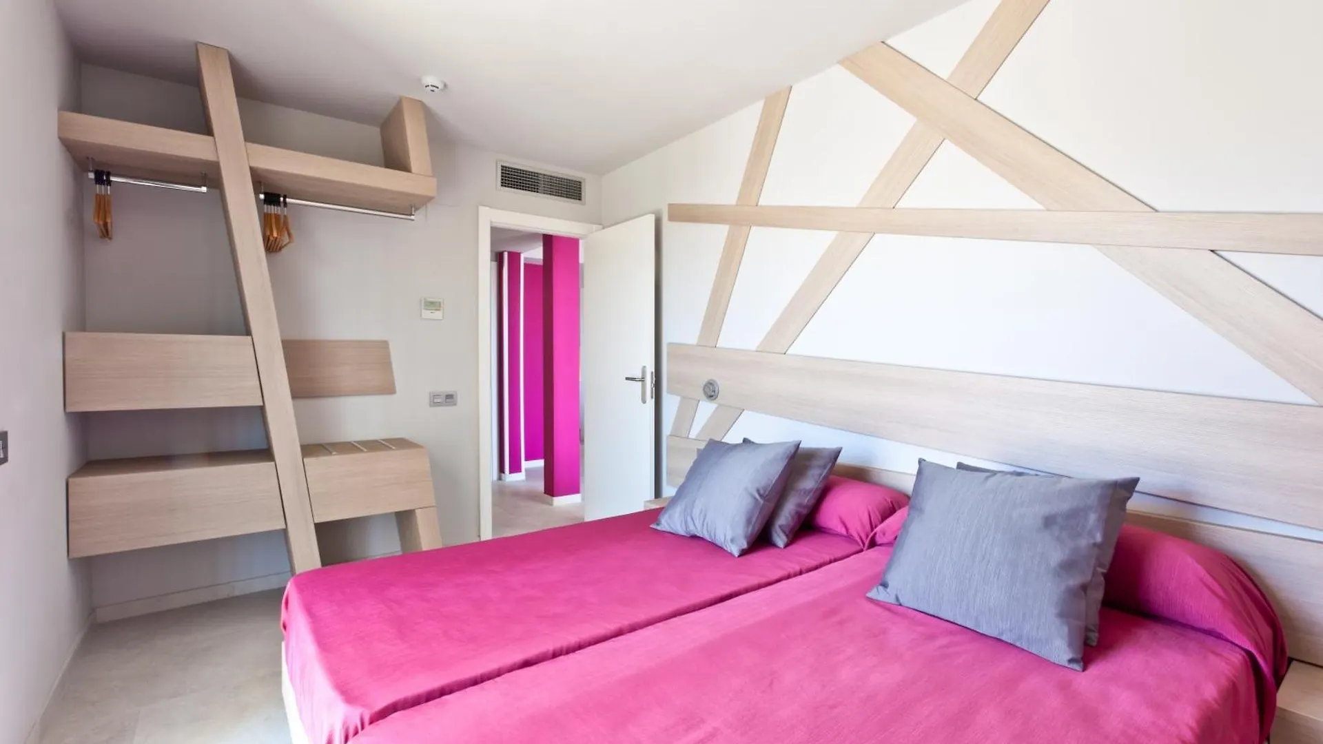 Ryans Ibiza Apartments - Only Adults Spanien