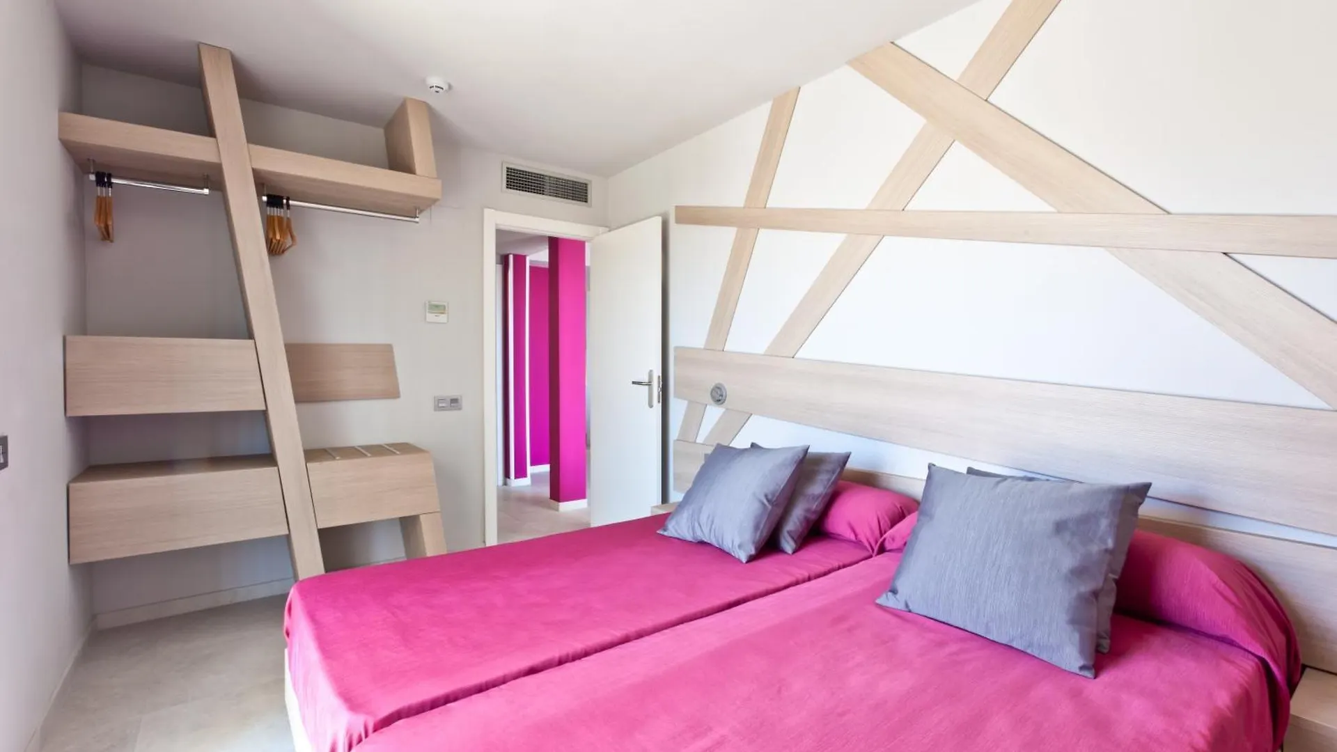 Ryans Ibiza Apartments - Only Adults 3*, Ibiza-Stadt
